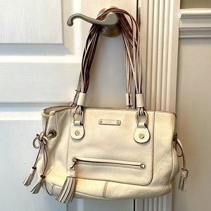 Gently used one of a kind, white Kate Spade bag. Perfect for Spring and Summer!